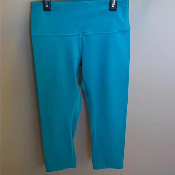 lululemon athletica Pants - Lululemon Wunder Under Crops - Size 8